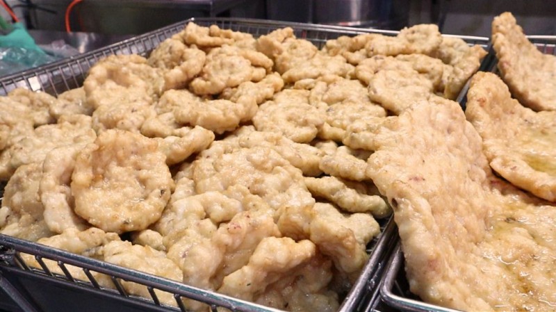 Đặc sản Hạ Long: Chả mực giã tay, ngon say lòng người Đặc sản Hạ Long: Chả mực giã tay, ngon say lòng người