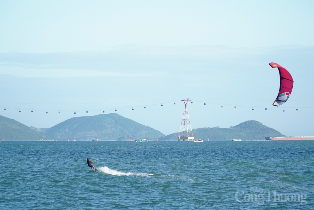 TP. Nha Trang cùng du khách đón nắng đẹp trong ngày cuối năm 2023 TP. Nha Trang cùng du khách đón nắng đẹp trong ngày cuối năm 2023