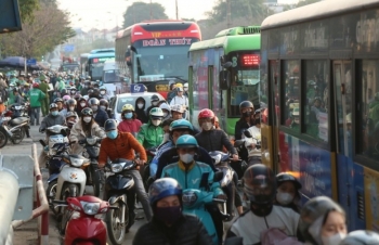 Người dân ùn ùn quay trở lại Hà Nội sau kỳ nghỉ Tết Dương lịch