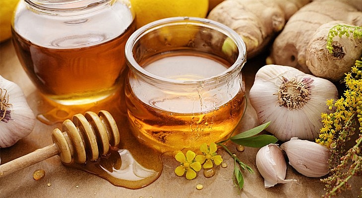 Tỏi ngâm mật ong mang lại rất nhiều lợi ích sức khỏe. Tỏi ngâm mật ong mang lại rất nhiều lợi ích sức khỏe.