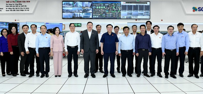 Chủ tịch Quốc hội thăm Tổ hợp Hóa dầu miền Nam Chủ tịch Quốc hội thăm Tổ hợp Hóa dầu miền Nam