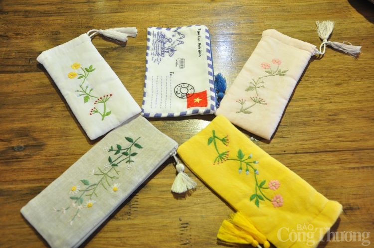 Thủ công mỹ nghệ:  Những “món quà nhỏ” mang hình ảnh Việt Nam ra thế giới