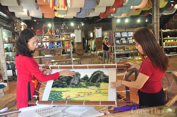 Thủ công mỹ nghệ:  Những “món quà nhỏ” mang hình ảnh Việt Nam ra thế giới