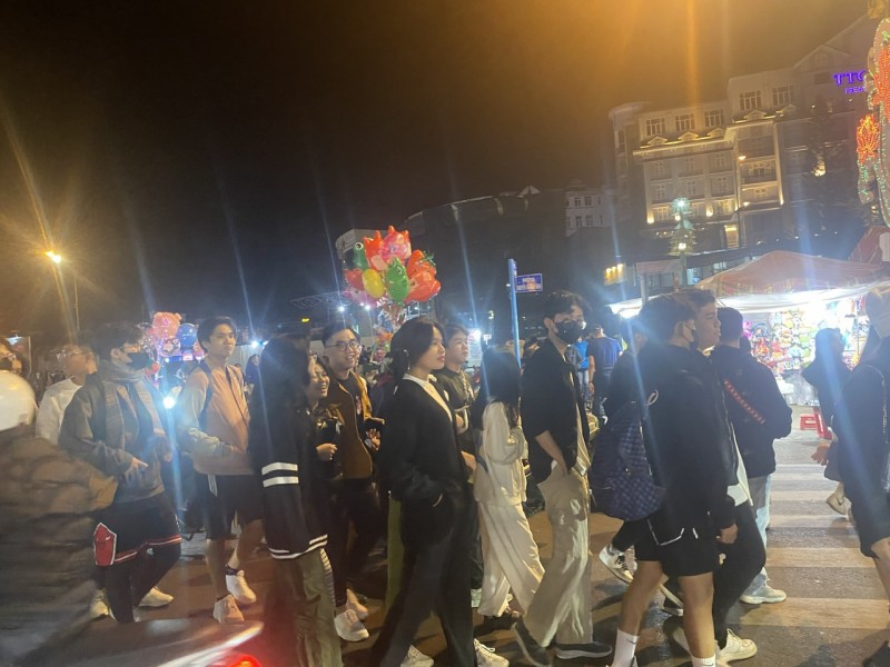 Lâm Đồng: Khách du lịch tăng đột biến trong 3 ngày nghỉ lễ Tết Dương lịch 2024 Lâm Đồng: Khách du lịch tăng đột biến trong 3 ngày nghỉ lễ Tết Dương lịch 2024