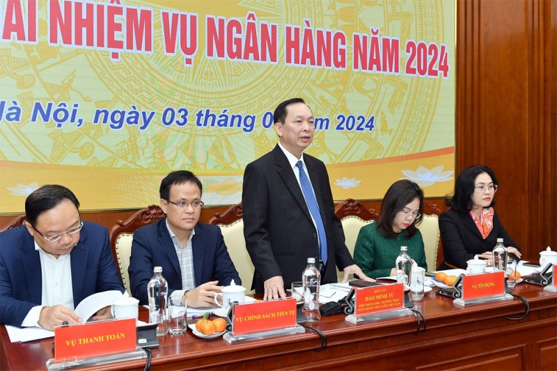Tín dụng 2023 tăng 13,5%, lãi suất huy động và cho vay giảm mạnh Tín dụng 2023 tăng 13,5%, lãi suất huy động và cho vay giảm mạnh
