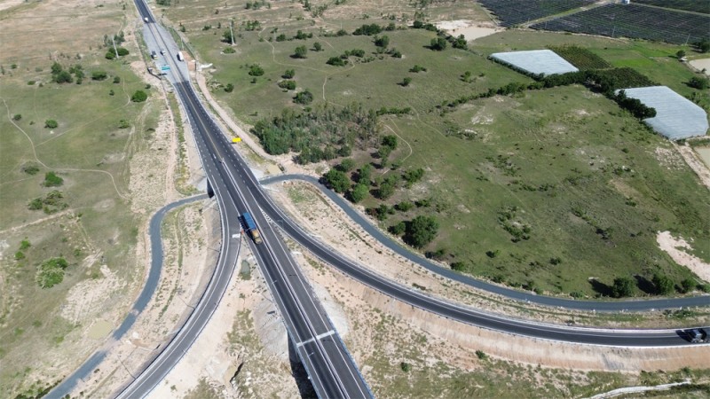 Nút giao cao tốc Vĩnh Hảo - Phan Thiết qua huyện Tuy Phong (tỉnh Bình Thuận). Ảnh baogiaothong Nút giao cao tốc Vĩnh Hảo - Phan Thiết qua huyện Tuy Phong (tỉnh Bình Thuận). Ảnh baogiaothong