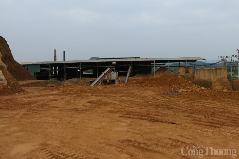 Hòa Bình: “Mục sở thị” nhà máy gạch có giám đốc bị bắt vì khai đất trái phép