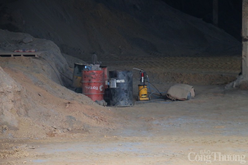 Hòa Bình: “Mục sở thị” nhà máy gạch có giám đốc bị bắt vì khai đất trái phép