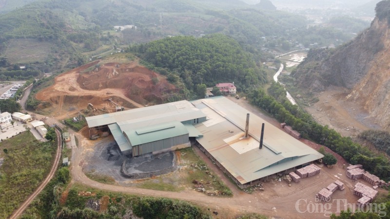 Hòa Bình: “Mục sở thị” nhà máy gạch có giám đốc bị bắt vì khai đất trái phép
