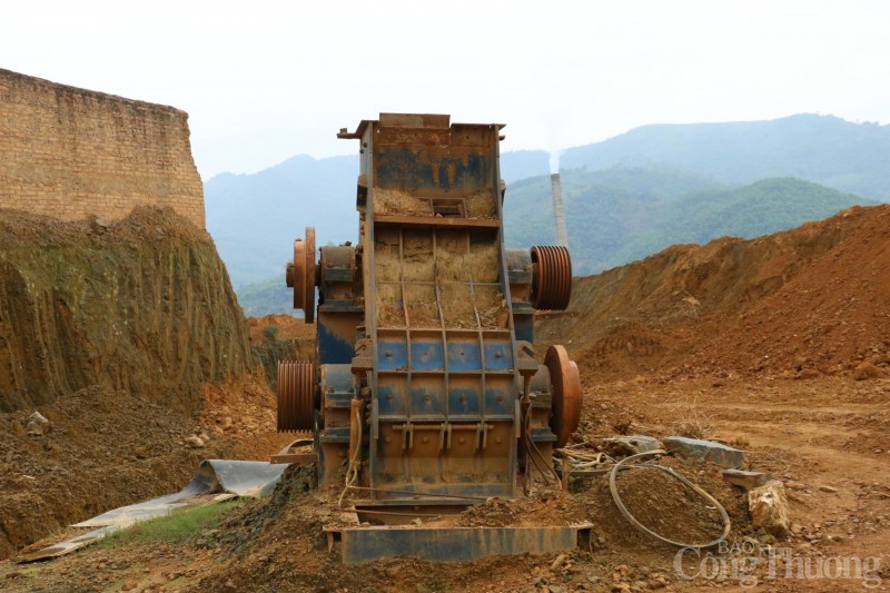 Hòa Bình: “Mục sở thị” nhà máy gạch có giám đốc bị bắt vì khai đất trái phép