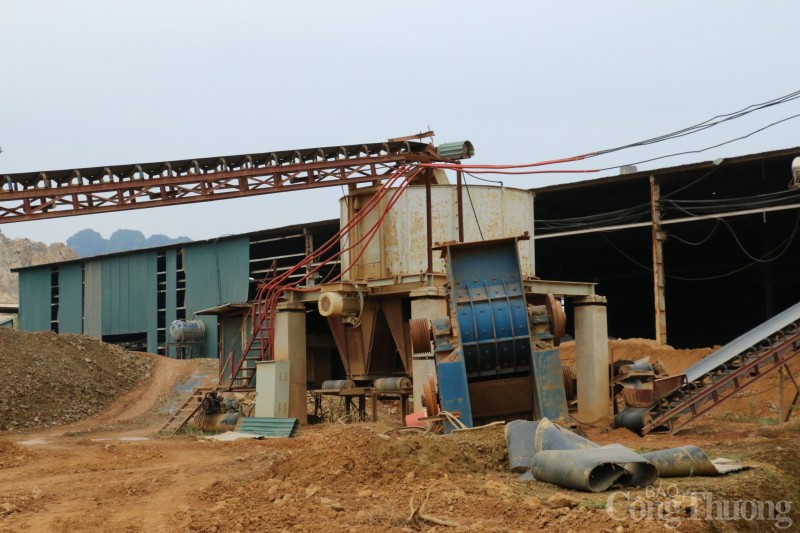 Hòa Bình: “Mục sở thị” nhà máy gạch có giám đốc bị bắt vì khai đất trái phép