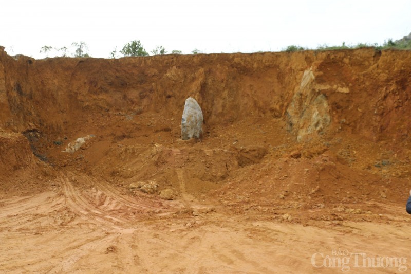 Hòa Bình: “Mục sở thị” nhà máy gạch có giám đốc bị bắt vì khai đất trái phép
