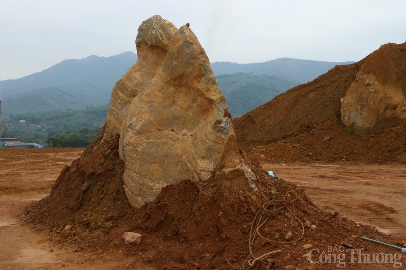 Hòa Bình: “Mục sở thị” nhà máy gạch có giám đốc bị bắt vì khai đất trái phép