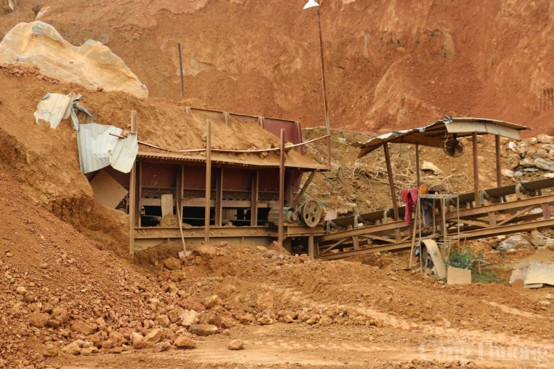 Hòa Bình: “Mục sở thị” nhà máy gạch có giám đốc bị bắt vì khai đất trái phép