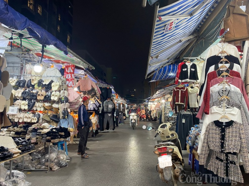 Sát Tết mặt hàng thời trang cũng rơi vào tình trạng ế ẩm Sát Tết mặt hàng thời trang cũng rơi vào tình trạng ế ẩm
