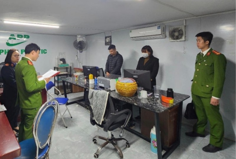 Bắt tạm giam giám đốc về tội trốn thuế; Phạt cơ sở kinh doanh quần áo nhập lậu Bắt tạm giam giám đốc về tội trốn thuế; Phạt cơ sở kinh doanh quần áo nhập lậu