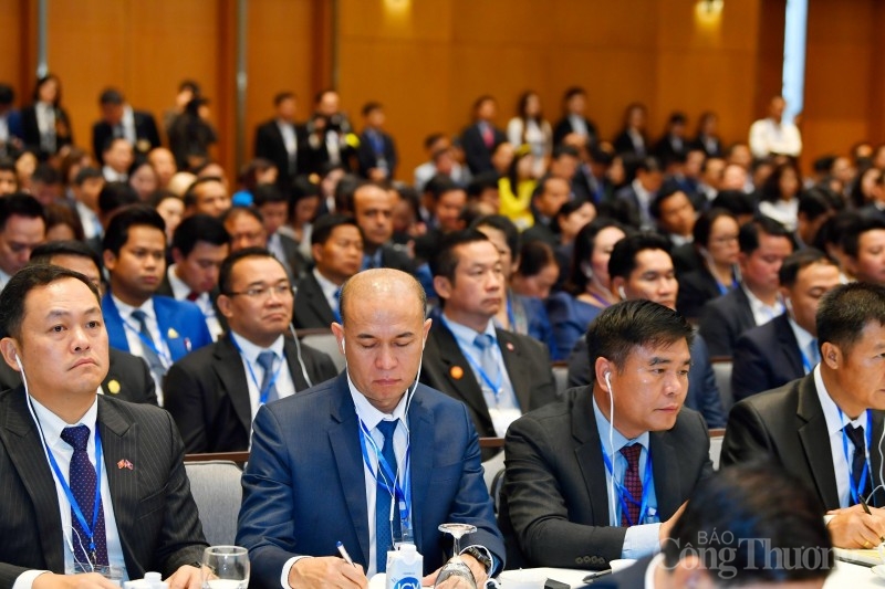 Thủ tướng Phạm Minh Chính và Thủ tướng Lào dự Hội nghị hợp tác đầu tư Việt Nam - Lào