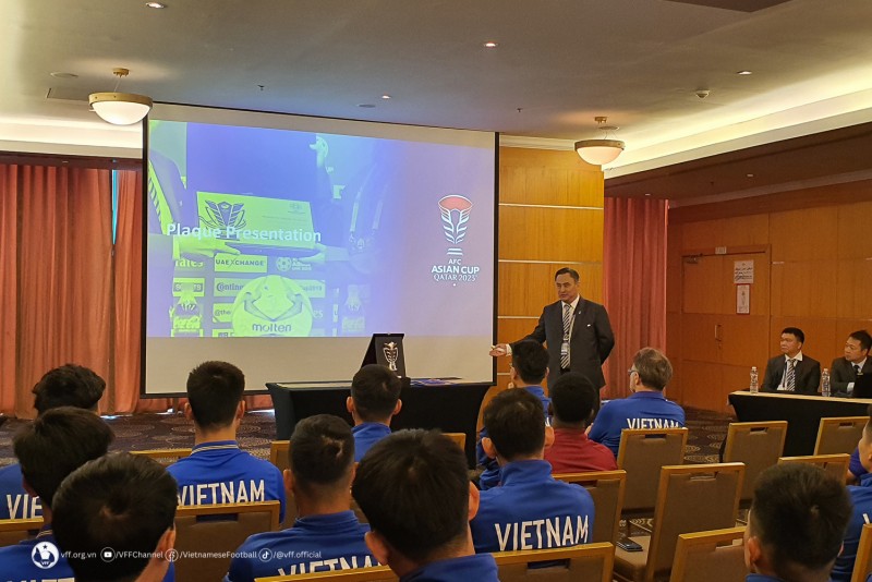 AFC họp với đội tuyển Việt Nam để phổ biến luật thi đấu và cập nhật những nét mới tại Asian Cup 2023 AFC họp với đội tuyển Việt Nam để phổ biến luật thi đấu và cập nhật những nét mới tại Asian Cup 2023