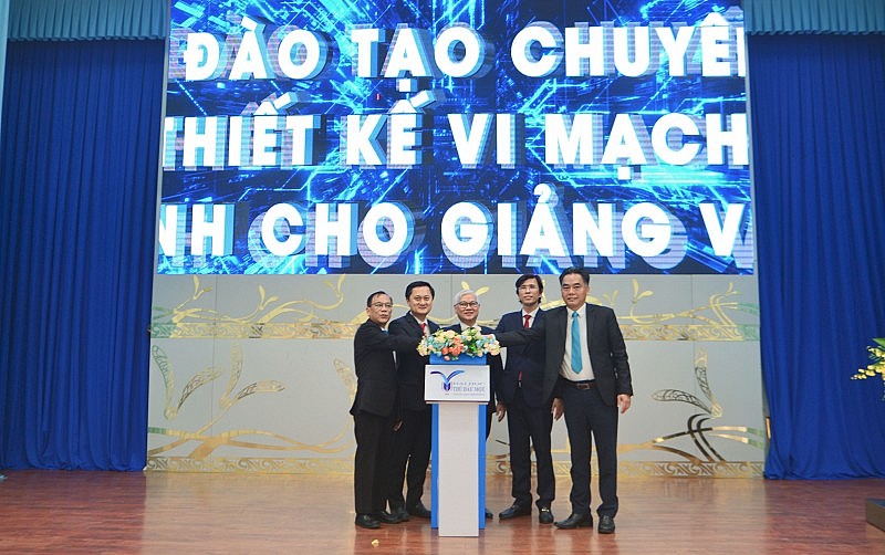 Bình Dương: Đào tạo nguồn nhân lực vi mạch bán dẫn tăng cường thu hút đầu tư công nghệ cao