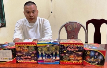 Thanh Hóa: Bắt quả tang đối tượng tàng trữ pháo hoa nổ