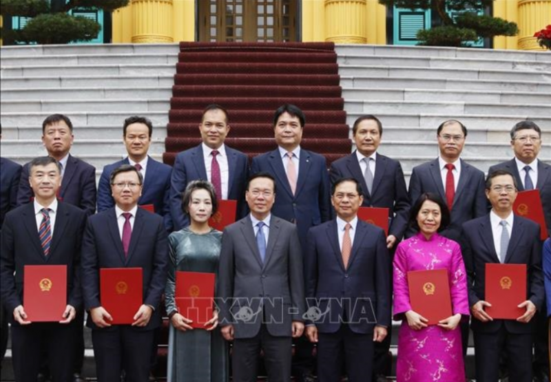 Chủ tịch nước Võ Văn Thưởng trao Quyết định bổ nhiệm cho các Đại sứ Chủ tịch nước Võ Văn Thưởng trao Quyết định bổ nhiệm cho các Đại sứ