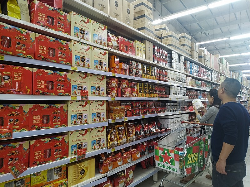 Đa dạng các mặt hàng Tết được bày bán tại siêu thị Big C Đa dạng các mặt hàng Tết được bày bán tại siêu thị Big C