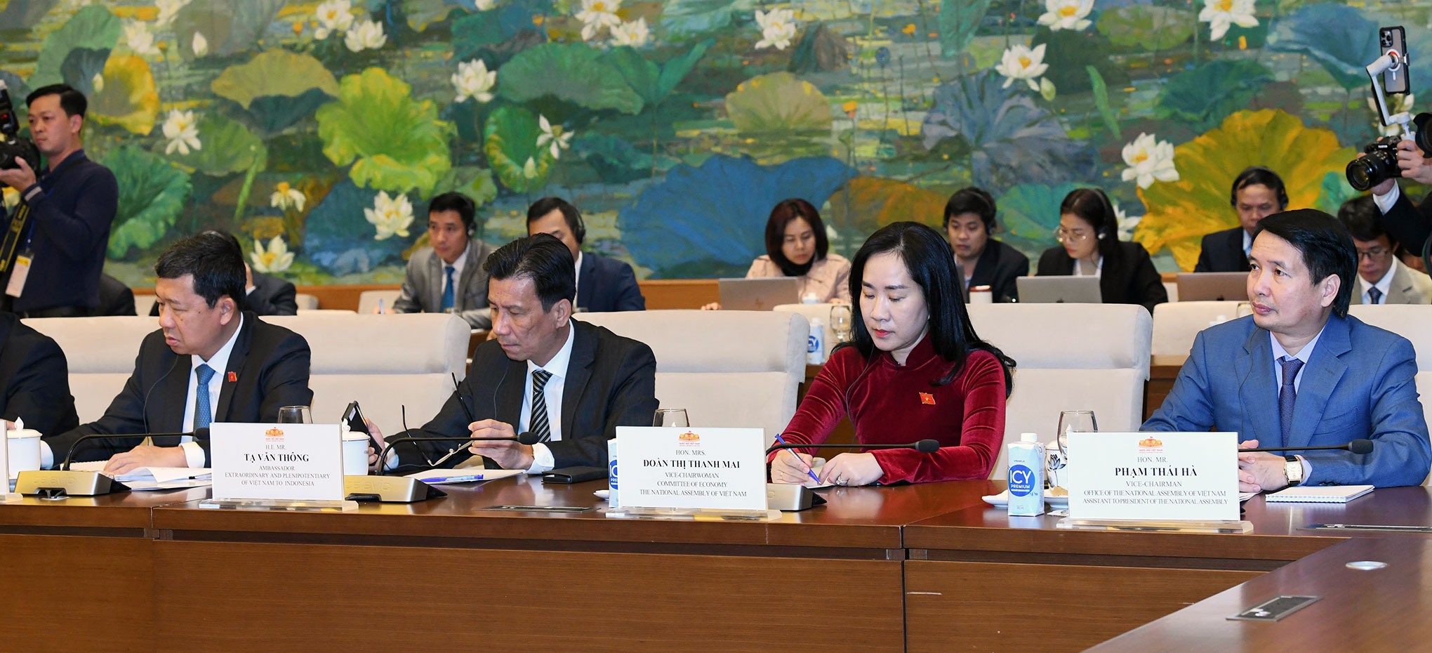 Chủ tịch Quốc hội Vương Đình Huệ hội kiến Tổng thống Indonesia Chủ tịch Quốc hội Vương Đình Huệ hội kiến Tổng thống Indonesia