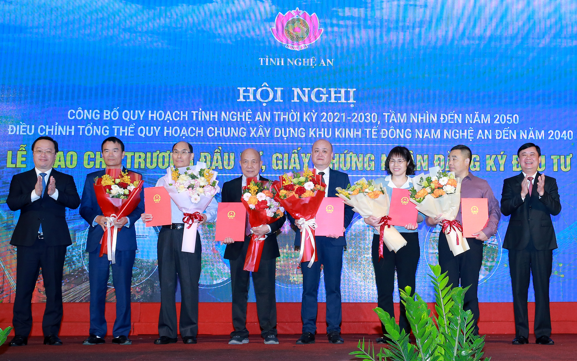 Khơi thông nguồn lực, tạo không gian phát triển mới cho Nghệ An- Ảnh 3. Khơi thông nguồn lực, tạo không gian phát triển mới cho Nghệ An- Ảnh 3.