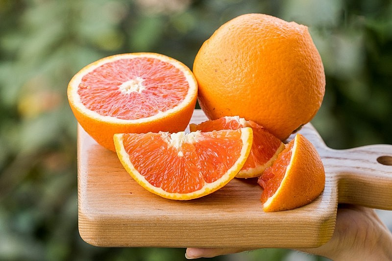 Cam là loại quả giàu vitamin A,C, B, E và D.  Cam là loại quả giàu vitamin A,C, B, E và D.