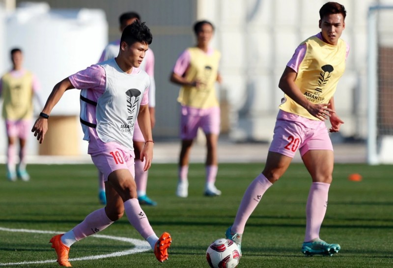 HLV Troussier đã để Tuấn Hải tập riêng ở buổi tập chiều ngày 13/1. HLV Troussier đã để Tuấn Hải tập riêng ở buổi tập chiều ngày 13/1.