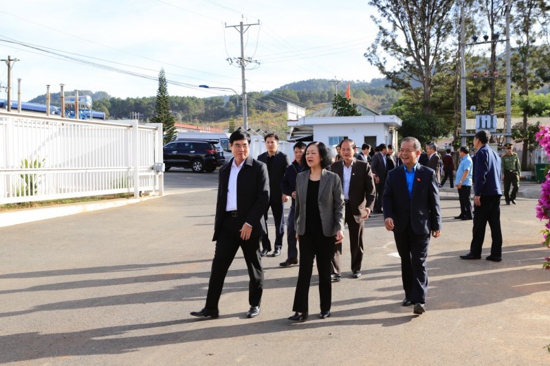 Trưởng Ban Tổ chức Trung ương Trương Thị Mai thăm, tặng quà tết cho công nhân ở Lâm Đồng Trưởng Ban Tổ chức Trung ương Trương Thị Mai thăm, tặng quà tết cho công nhân ở Lâm Đồng