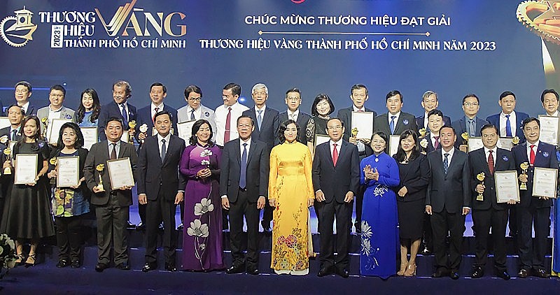 EVNHCMC đạt giải thưởng Thương hiệu Vàng TP. Hồ Chí Minh lần thứ 2
