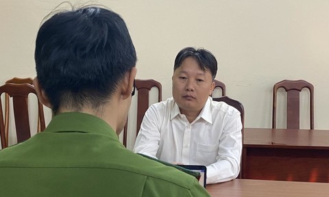 TP. Hồ Chí Minh: Bắt một cán bộ Hải quan liên quan đến vụ buôn lậu 1.287 container TP. Hồ Chí Minh: Bắt một cán bộ Hải quan liên quan đến vụ buôn lậu 1.287 container