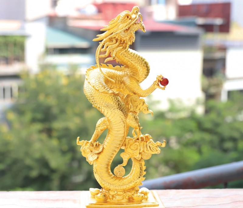 Những siêu phẩm độc lạ đón Tết Giáp Thìn: Hết bưởi, dưa hấu dát vàng nay cả dừa, quất cũng “đắp” Những siêu phẩm độc lạ đón Tết Giáp Thìn: Hết bưởi, dưa hấu dát vàng nay cả dừa, quất cũng “đắp”