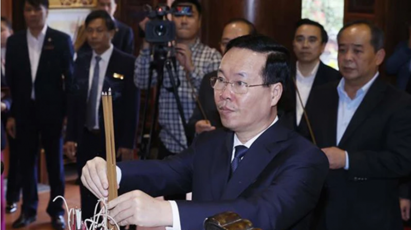 Chủ tịch nước dâng hương tưởng nhớ Chủ tịch Hồ Chí Minh tại Khu di tích Quốc gia đặc biệt Kim Liên