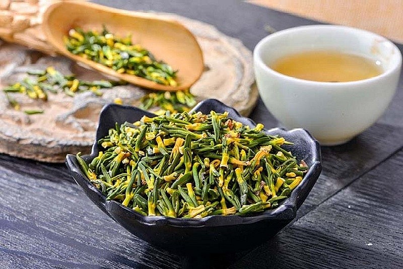 Mang hương vị đắng nhẹ và có tính hàn nên trà tâm sen thường sử dụng để hạ hỏa, thanh nhiệt cơ thể Mang hương vị đắng nhẹ và có tính hàn nên trà tâm sen thường sử dụng để hạ hỏa, thanh nhiệt cơ thể