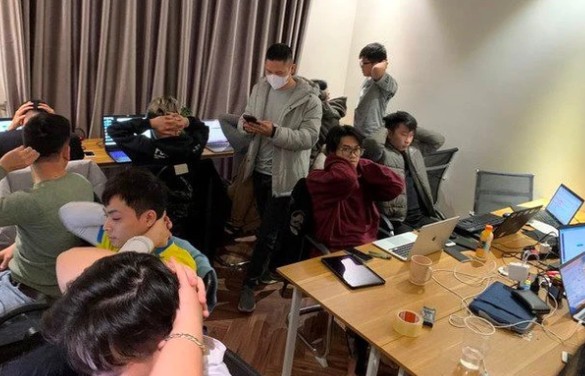 Hà Nội: Nhiều người mất tiền tỷ vì cài ứng dụng lạ cho điện thoại