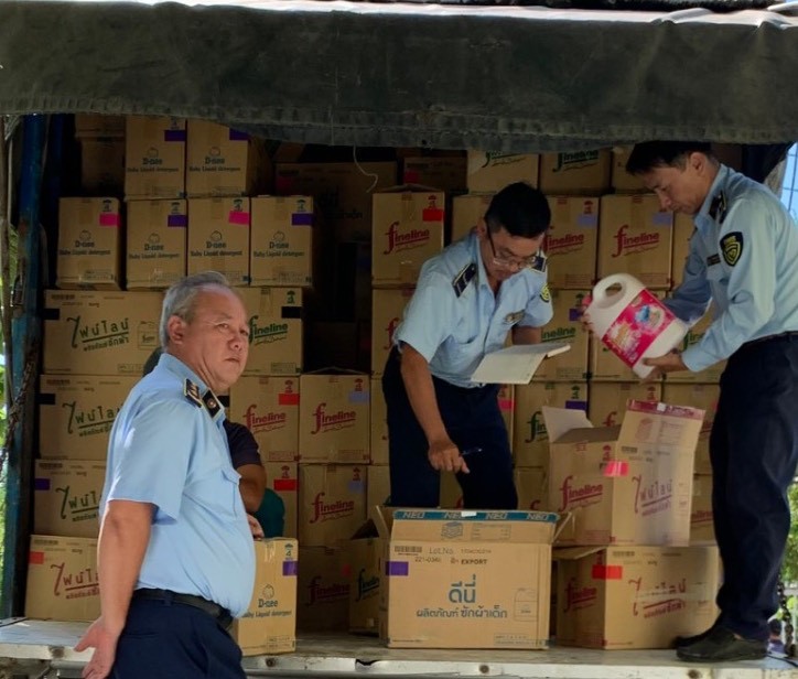 Kiên Giang: Xử phạt cơ sở kinh doanh nước giặt, sữa tắm nhập lậu Kiên Giang: Xử phạt cơ sở kinh doanh nước giặt, sữa tắm nhập lậu