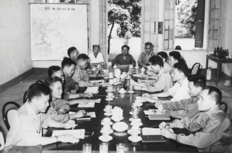 Bộ Tổng tham mưu phổ biến kế hoạch chiến dịch Đường 9 - Khe Sanh cho cán bộ chủ chốt trong cơ quan. Ảnh tư liệu Bộ Tổng tham mưu phổ biến kế hoạch chiến dịch Đường 9 - Khe Sanh cho cán bộ chủ chốt trong cơ quan. Ảnh tư liệu