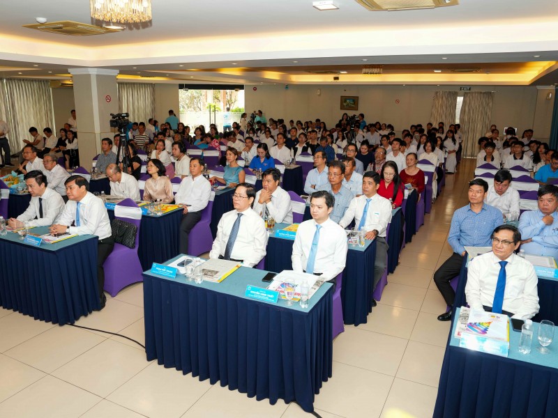 Các đại biểu tham dự buổi lễ