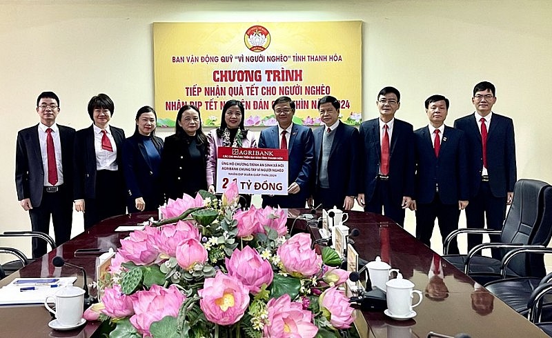 Các chi nhánh Agribank Thanh Hóa trao 4.200 suất quà tết cho người nghèo Các chi nhánh Agribank Thanh Hóa trao 4.200 suất quà tết cho người nghèo