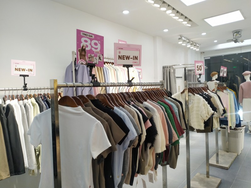 Nhiều chương trình sale hấp dẫn, chưa từng có tại shop quần áo dịp Tết Nguyên Đán