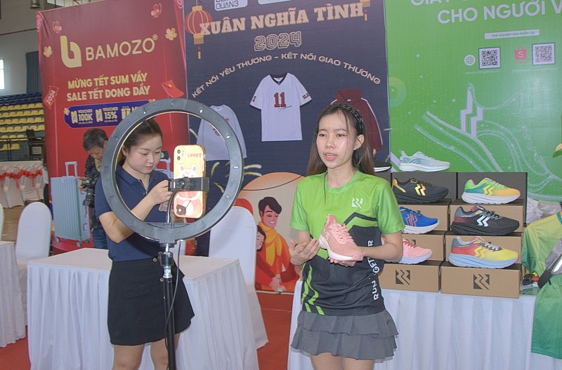 “Bùng nổ” bán hàng livestream, TP. Hồ Chí Minh kiểm soát ra sao để bảo vệ người tiêu dùng? “Bùng nổ” bán hàng livestream, TP. Hồ Chí Minh kiểm soát ra sao để bảo vệ người tiêu dùng?