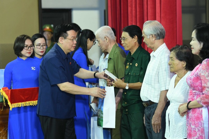 Chủ tịch Quốc hội thăm, tặng quà Tết Nguyên đán tại Bạc Liêu Chủ tịch Quốc hội thăm, tặng quà Tết Nguyên đán tại Bạc Liêu