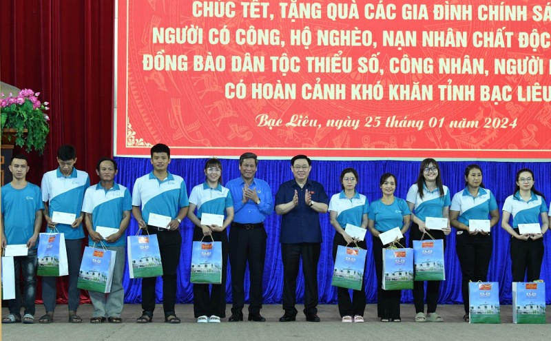 Chủ tịch Quốc hội thăm, tặng quà Tết Nguyên đán tại Bạc Liêu Chủ tịch Quốc hội thăm, tặng quà Tết Nguyên đán tại Bạc Liêu