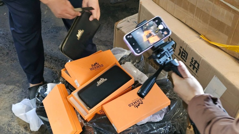 TP. Hồ Chí Minh: Quản lý thị trường thu nộp ngân sách gần 11 tỷ đồng trong tháng 1/2024 TP. Hồ Chí Minh: Quản lý thị trường thu nộp ngân sách gần 11 tỷ đồng trong tháng 1/2024