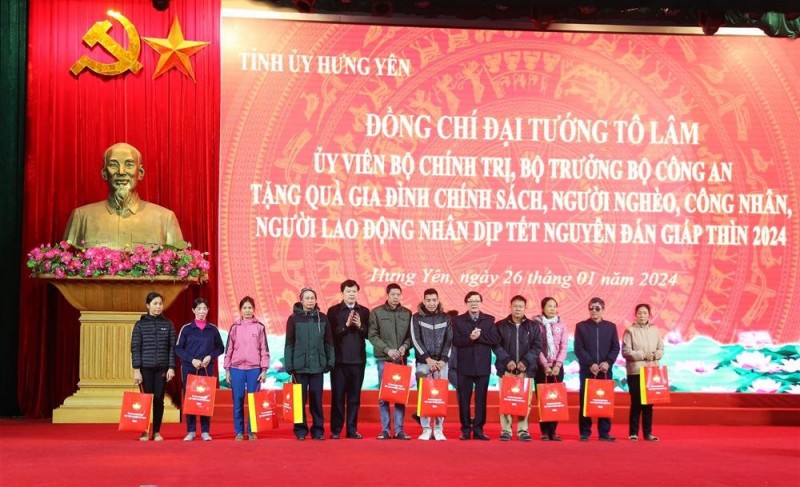 Đại tướng Tô Lâm thăm và tặng quà Tết người dân tỉnh Hưng Yên Đại tướng Tô Lâm thăm và tặng quà Tết người dân tỉnh Hưng Yên