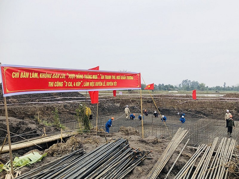 Thủ tướng Phạm Minh Chính kiểm tra thi công đường dây 500kV mạch 3 Quảng Trạch – Phố Nối Thủ tướng Phạm Minh Chính kiểm tra thi công đường dây 500kV mạch 3 Quảng Trạch – Phố Nối