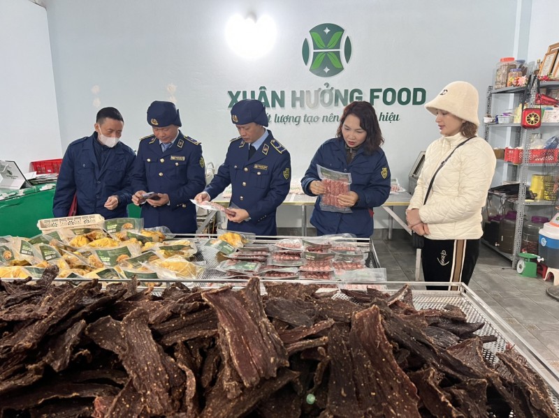 Đội quản lý thị trường số 3: Siết chặt quản lý thị trường dịp Tết Nguyên đán Giáp Thìn