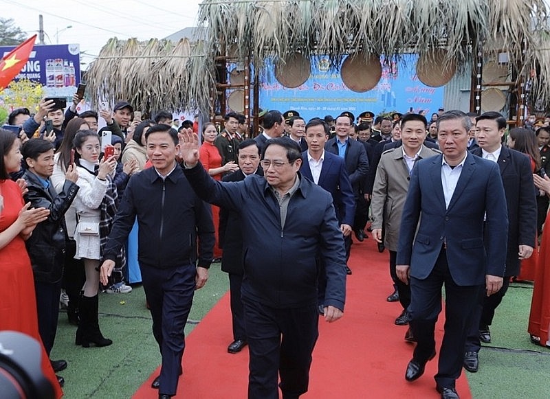 Thủ tướng Chính phủ Phạm Minh Chính tặng quà gia đình chính sách, hộ nghèo, công nhân lao động tại Thanh Hóa Thủ tướng Chính phủ Phạm Minh Chính tặng quà gia đình chính sách, hộ nghèo, công nhân lao động tại Thanh Hóa